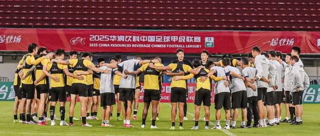 PG模拟器官方网站-法甲进攻模式变化及球队打法转型趋势